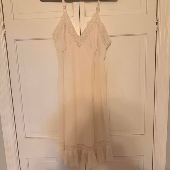 Source Unknown Dresses & Skirts - Unbranded Vintage white Lace slip dress! READ DESCRIPTION
